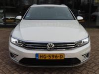 Gebraucht VW Passat Highline 218 PS (160 kW) 2015 Weiß Kombi