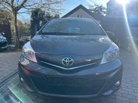 Gebraucht Toyota Yaris Life 90 PS (66 kW) 2014 Grau Kleinwagen