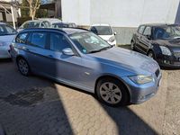 Gebraucht BMW 318 143 PS (105 kW) 2010 Bluewater metallic Kombi