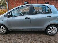 Gebraucht Toyota Yaris 101 PS (74 kW) 2009 Silber Kleinwagen