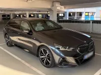Gebraucht BMW 520 M Sport 197 PS (144 kW) 2024 Grau Kombi