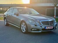 Gebraucht Mercedes E250 204 PS (150 kW) 2009 Grau Limousine