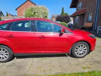 Gebraucht Ford Focus Ambiente 105 PS (77 kW) 2011 Rot Limousine