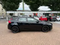Gebraucht Volvo V40 Kinetic 120 PS (88 kW) 2017 Schwarz Limousine