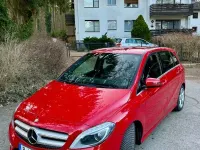 Gebraucht Mercedes B200 156 PS (114 kW) 2013 Rot Kleinwagen