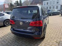 Gebraucht VW Touran 140 PS (102 kW) 2012 Night blue metallic Van / Kleinbus