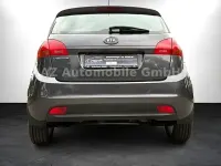 Gebraucht Kia Venga 90 PS (66 kW) 2012 Grau Kleinwagen