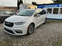 Gebraucht Chrysler Pacifica Touring 264 PS (194 kW) 2021 Luxury white pearlcoat Van