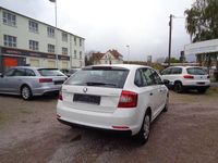 Gebraucht Skoda Rapid Active 86 PS (63 kW) 2013 Weiß Limousine