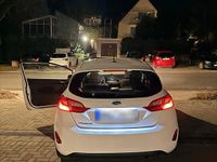 Gebraucht Ford Fiesta 71 PS (52 kW) 2018 Weiß Kleinwagen