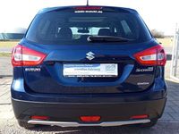Usado Suzuki SX4 140 HP (102 kW) 2017 Azul Sedan