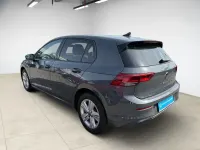 Gebraucht VW Golf VIII Life 131 PS (96 kW) 2023 Grau Limousine