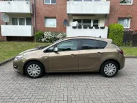 Gebraucht Opel Astra 165 PS (121 kW) 2013 Gold Limousine