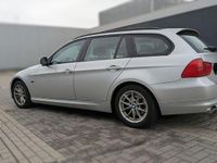 Gebraucht BMW 320 184 PS (135 kW) 2012 Grau Kombi