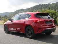 Używany Ford Focus Cool & Connect 125 KM (91 kW) 2022 Czerwony Sedan/Limuzyna