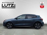 Gebraucht Ford Focus Active X 125 PS (91 kW) 2022 Chromablau metallic Limousine