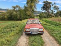 Gebraucht Mercedes 200 109 PS (80 kW) 1983 Rot Limousine