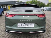 Neu Kia ProCeed GT-Line 140 PS (102 kW) 2025 Experience green metallic Kleinwagen