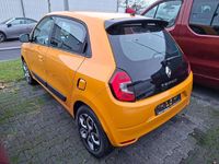 Gebraucht Renault Twingo Equilibre 65 PS (47 kW) 2024 Mangogelb Kleinwagen
