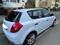 Gebraucht Kia Ceed Basis 109 PS (80 kW) 2008 Weiß Kleinwagen
