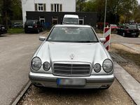 Second-hand Mercedes E230 150 CP (110 kW) 1995 Argintiu Berlinǎ