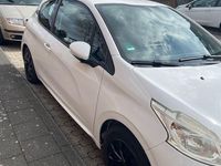 Gebraucht Peugeot 208 Active 82 PS (60 kW) 2012 Weiß Kleinwagen