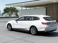 Neu BMW 550e 489 PS (359 kW) 2025 Alpinweiss uni Kombi