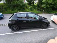 Gebraucht Toyota Yaris Hybrid 75 PS (55 kW) 2012 Schwarz Limousine