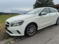 Gebraucht Mercedes A180 122 PS (89 kW) 2016 Calcitweiss/zirrusweiss Kleinwagen