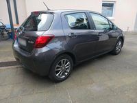 Gebraucht Toyota Yaris 69 PS (50 kW) 2016 Grau Kleinwagen