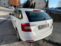 Gebraucht Skoda Rapid Active 90 PS (66 kW) 2013 Weiß Kleinwagen