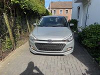 Gebraucht Hyundai i20 Classic 75 PS (55 kW) 2017 Silber Limousine