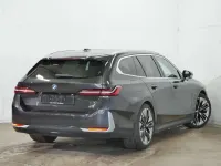 Gebraucht BMW 540 303 PS (222 kW) 2024 Sophistograu brillanteffekt Kombi
