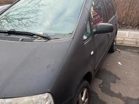 Second-hand VW Sharan 110 CP (80 kW) 2003 Negru Monovolum