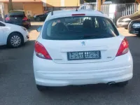 Gebraucht Peugeot 207 95 PS (69 kW) 2011 Weiß Kleinwagen