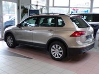 Gebraucht VW Tiguan Trendline 150 PS (110 kW) 2017 Titanium beige SUV