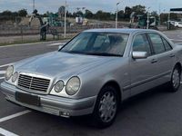 Gebraucht Mercedes E320 220 PS (161 kW) 1995 Silber Limousine