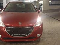 Gebraucht Peugeot 208 Active 95 PS (69 kW) 2012 Rot Kleinwagen