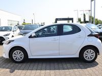 Gebraucht Toyota Yaris Basis 72 PS (52 kW) 2022 Weiß Limousine