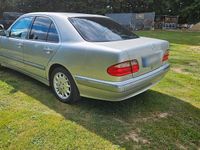 Gebraucht Mercedes E240 Elegance 170 PS (125 kW) 2001 Silber Limousine
