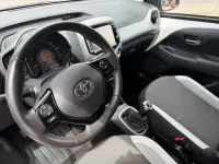 Gebraucht Toyota Aygo X-play 69 PS (50 kW) 2016 Weiß Kleinwagen