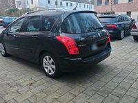 Gebraucht Peugeot 308 Active 112 PS (82 kW) 2013 Schwarz Kombi