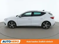 Używany Seat Leon FR 190 KM (139 kW) 2023 Biały Sedan/Limuzyna