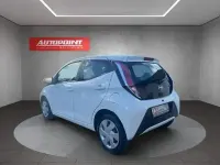 Gebraucht Toyota Aygo X-play 97 PS (71 kW) 2015 Weiß Kleinwagen