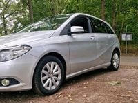 Gebraucht Mercedes B180 122 PS (89 kW) 2014 Silber Van / Kleinbus