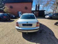 Usata VW Passat 101 CV (74 kW) 2005 Grigio Berlina