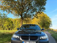 Gebraucht BMW 320 150 PS (110 kW) 2007 Grau Limousine