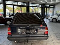 Gebraucht Mercedes E230 132 PS (97 kW) 1989 Blau Kombi