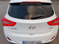 Gebraucht Hyundai i30 Passion 120 PS (88 kW) 2017 Weiß Kleinwagen