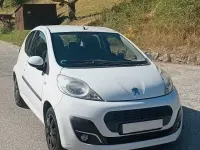 Gebraucht Peugeot 107 Active 68 PS (50 kW) 2013 Weiß Kleinwagen